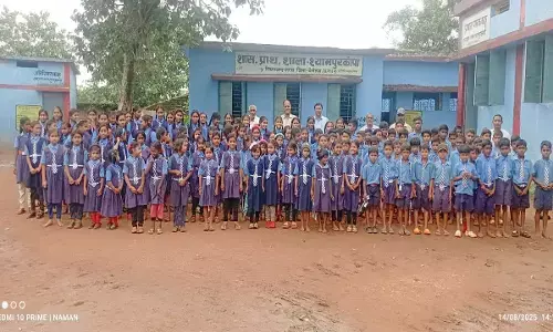 स्वतंत्रता दिवस पर प्रधानपाठक की सराहनीय पहल : पहली से 8वीं तक के 160 बच्चों को बांटा टाई-बेल्ट