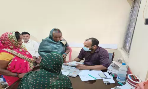 सूरजपुर में वरिष्ठ पत्रकार और रेड क्रॉस के वाइस चेयरमैन ओंकार पांडे की पहल से निशुल्क हेल्थ शिविर का आयोजन कराया गया