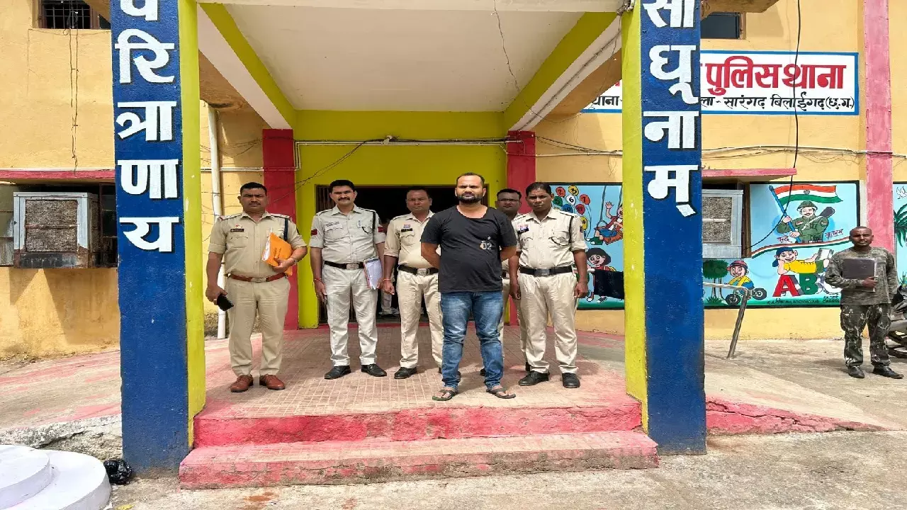 पवनी नगर में एसबीआई क्योस्क संचालक इमरान खान ने एक सेवानिवृत्त शिक्षक के खाते से धोखाधड़ी कर 35 लाख रुपए निकाल लिए पवनी नगर में एसबीआई क्योस्क संचालक इमरान खान ने एक सेवानिवृत्त शिक्षक के खाते से धोखाधड़ी कर 35 लाख रुपए निकाल लिए