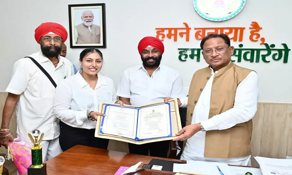 देवाशीष और मनतृप्त कौर को राष्ट्रपति सम्मान : सीएम साय से मिले, दी शुभकामनाएं, उज्ज्वल भविष्य की कामना की