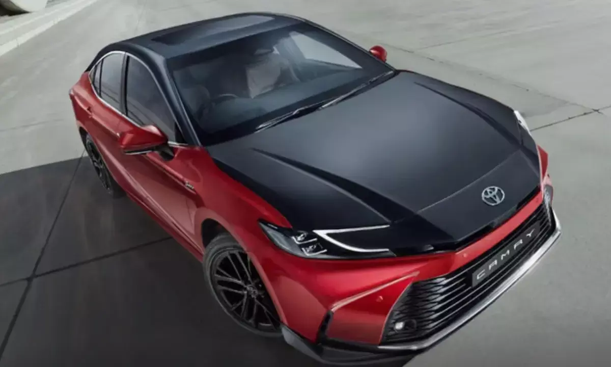 टोयोटा कैमरी स्प्रिंट एडिशन भारत में लॉन्च, डिजाइन से लेकर फीचर्स तक अपडेट्स
