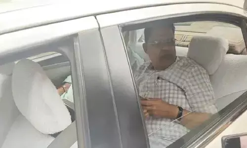 विधायक अमर अग्रवाल राजभवन पहुंचे विधायक अमर अग्रवाल राजभवन पहुंचे