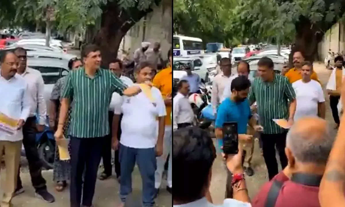 AAP protest against Delhi Fee Regulation Act