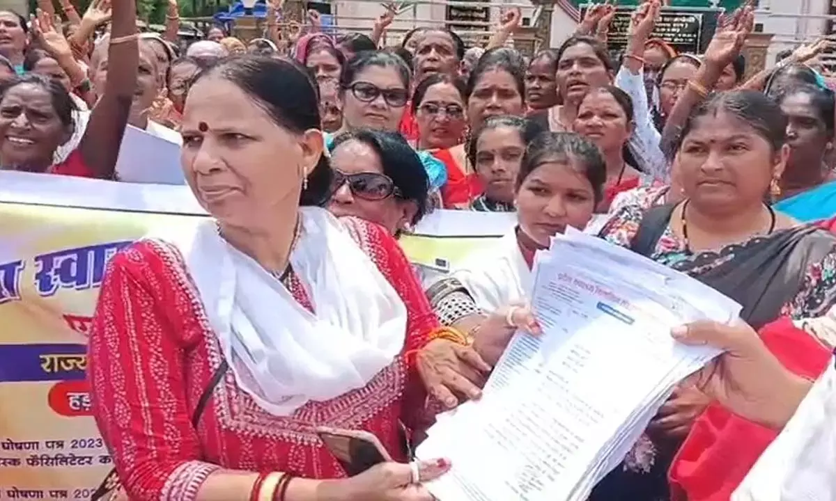 मितानिनों का वादा निभाओ हल्ला बोल मितानिनों का वादा निभाओ हल्ला बोल