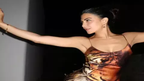 एक्ट्रेस जैकलीन फर्नांडीज का बॉडीकॉन ड्रेस लुक