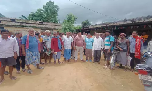 266 रुपये का यूरिया 700 में खरीद रहे किसान : सोसायटियों में खाद के बदले मिल रहे रोज नए बहाने, ग्रामीणों में आक्रोश