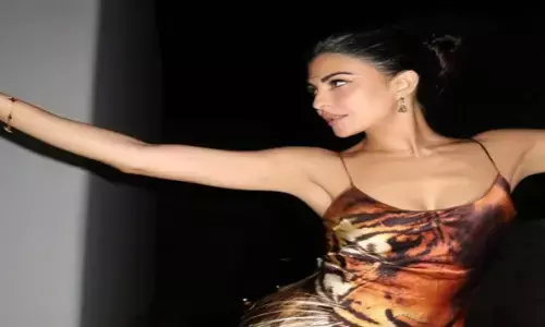 एक्ट्रेस जैकलीन फर्नांडीज का बॉडीकॉन ड्रेस लुक