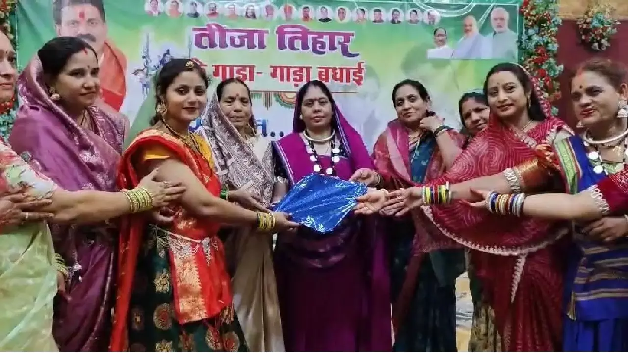 वर्धा में भाजपा महिला मंडल के तत्वावधान में आयोजित तीज मिलन समारोह में डिप्टी सीएम विजय शर्मा अपनी धर्मपत्नी रश्मि शर्मा के साथ शामिल हुए वर्धा में भाजपा महिला मंडल के तत्वावधान में आयोजित तीज मिलन समारोह में डिप्टी सीएम विजय शर्मा अपनी धर्मपत्नी रश्मि शर्मा के साथ शामिल हुए