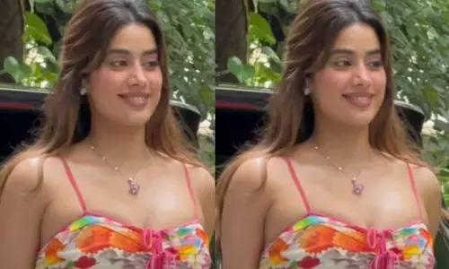 एक्ट्रेस जान्हवी कपूर का फ्लोवर ड्रेस लुक