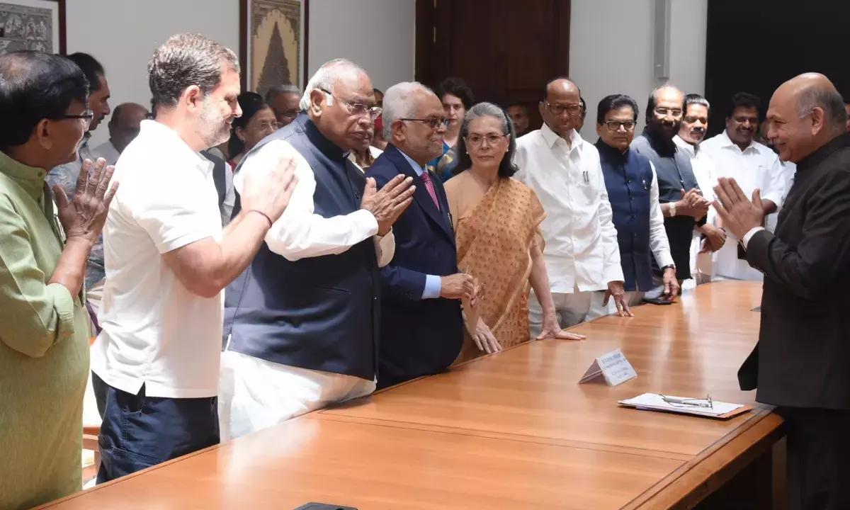 उपराष्ट्रपति चुनाव 2025: नामांकन दाखिल करते पूर्व जस्टिस बी सुदर्शन रेड्डी व अन्य।