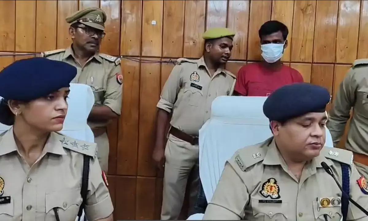 UP, Bahraich: मोतीपुर थाना क्षेत्र के दौलतपुर निवासी अनिरुद्ध ने अपनी पत्नी और तीन बेटियों को मौत के घाट उतार दिया।