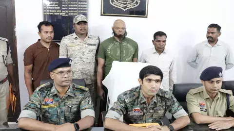 पुलिस की गिरफ्त में आरोपी