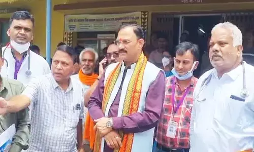 निरीक्षण के दौरान स्वास्थ्य मंत्री श्याम बिहारी जायसवाल