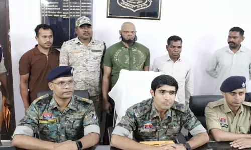 पुलिस की गिरफ्त में आरोपी