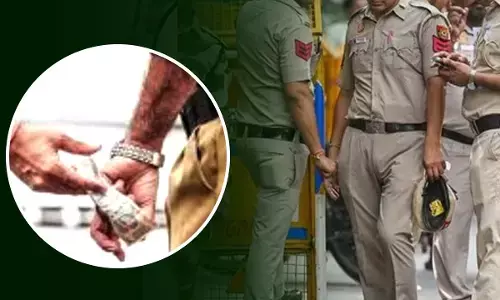 Action Against Delhi police Bribe Action Against Delhi police Bribe