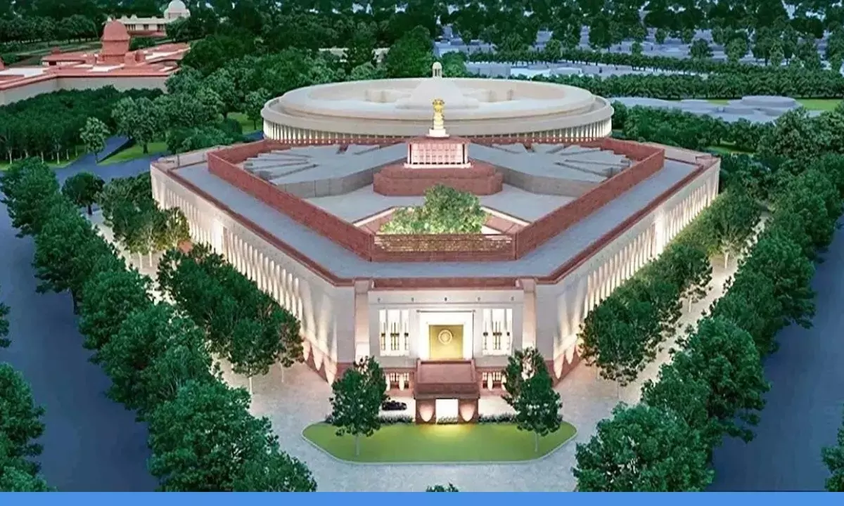 संसद भवन की सुरक्षा में चूक- दीवार फांदकर घुसा व्यक्ति संसद भवन की सुरक्षा में चूक- दीवार फांदकर घुसा व्यक्ति