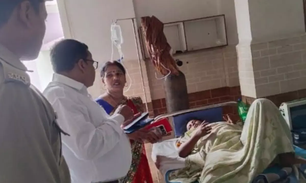 Lakhimpur Kheri Goldar hospital sealed newborn death