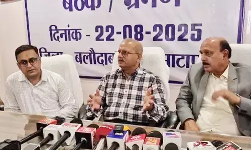 प्रेस कांफ्रेंस के दौरान