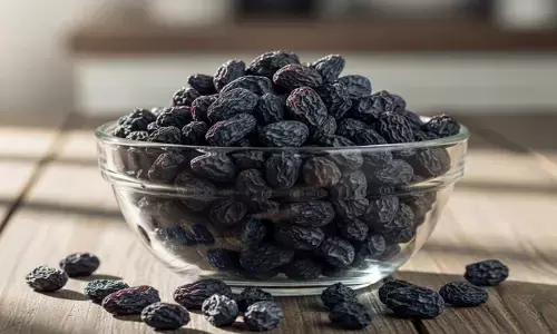 black raisins benefits kali kishmish ke fayde