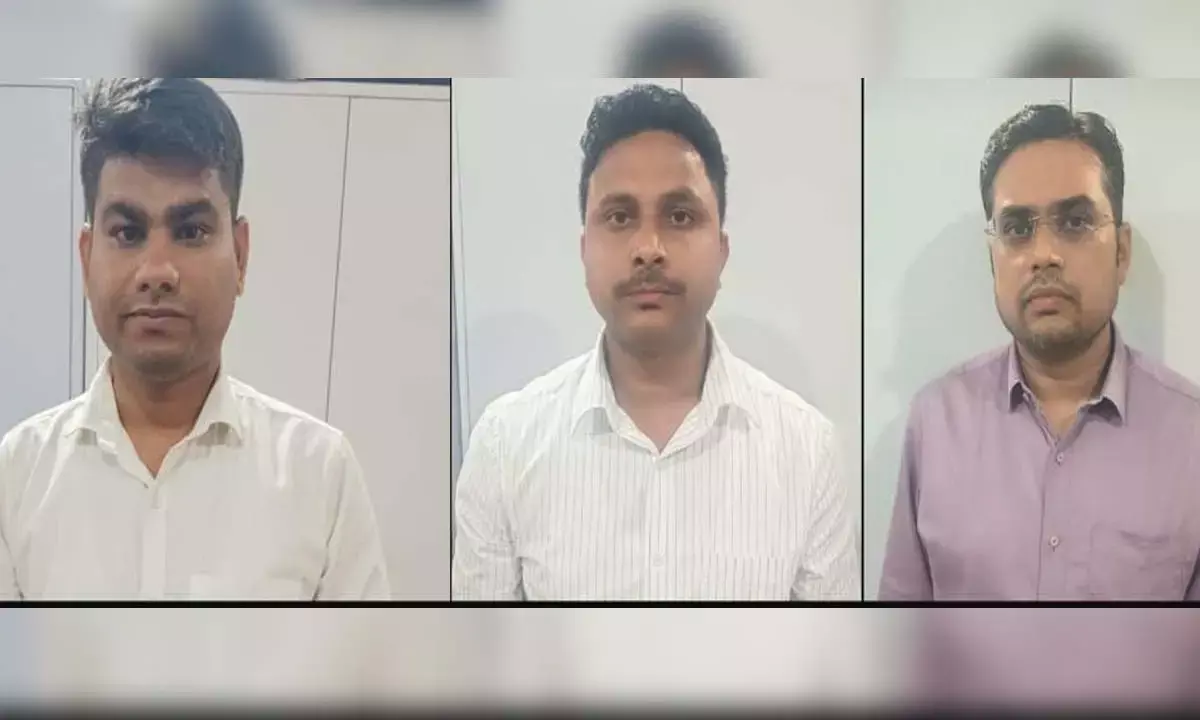 रायपुर में पुलिस ने ऑपरेशन साइबर शील्ड के म्यूल बैंक अकाउंट प्रकरण में बैंक के तीन अधिकारियो को गिरफ्तार किया है
