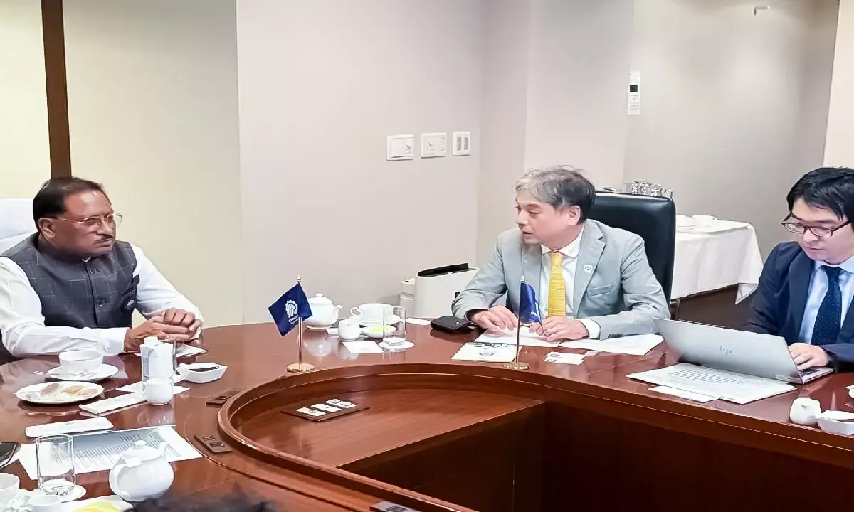 जापान एक्सटर्नल ट्रेड आर्गनाइजेशन के वरिष्ठ प्रतिनिधियों भेंट कर निवेश पर चर्चा करते सीएम विष्णुदेव साय जापान एक्सटर्नल ट्रेड आर्गनाइजेशन के वरिष्ठ प्रतिनिधियों भेंट कर निवेश पर चर्चा करते सीएम विष्णुदेव साय