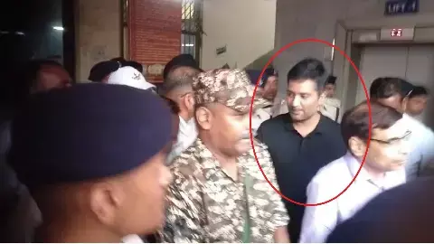 शराब घोटाले मामले में ED ने चैतन्य बघेल को कोर्ट ने उन्हें 14 दिन की न्यायिक हिरासत में जेल भेज दिया है शराब घोटाले मामले में ED ने चैतन्य बघेल को कोर्ट ने उन्हें 14 दिन की न्यायिक हिरासत में जेल भेज दिया है