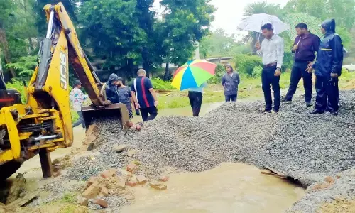 निगम ने संस्कार फ्लेक्स पर 20 हजार का जुर्माना ठोका: नाली पर गिट्टी-बालू रखने से हुआ जलभराव