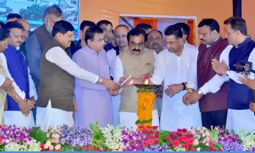 जबलपुर। फ्लाईओवर ब्रिज के लोकार्पण समारोह में केंद्रीय मंत्री नितिन गडकरी, CM मोहन यादव व अन्य।