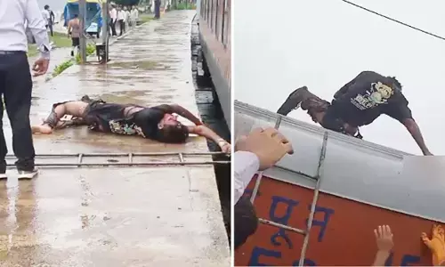 बिलासपुर रेलवे स्टेशन में वंदे भारत के कोच की धुलाई करते समय एक ठेकाकर्मी युवक हाइटेंशन तार की चपेट में आ गया