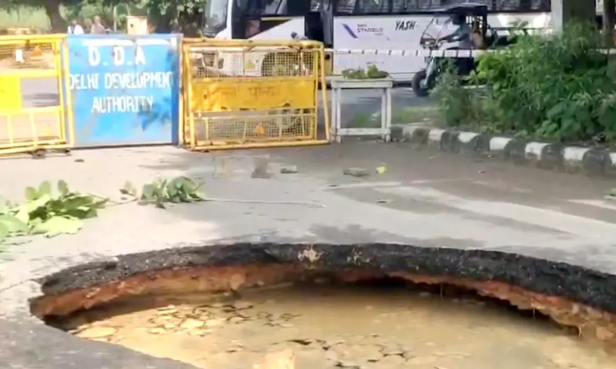 Delhi Road Collapsed In Dwarka