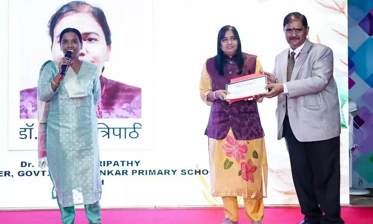 कलिंगा यूनिवर्सिटी रायपुर में डॉ.मनीषा त्रिपाठी हुईं सम्मानित कलिंगा यूनिवर्सिटी रायपुर में डॉ.मनीषा त्रिपाठी हुईं सम्मानित