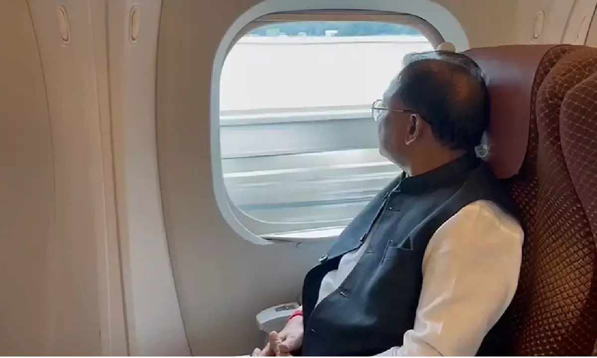 सीएम विष्णुदेव साय ने टोक्यो से ओसाका तक बुलेट ट्रेन में यात्रा करते नजर आए सीएम विष्णुदेव साय ने टोक्यो से ओसाका तक बुलेट ट्रेन में यात्रा करते नजर आए