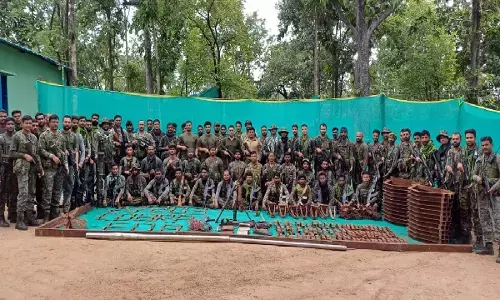 सुकमा जिले के मेट्टागुड़ा कैम्प के जंगलो में सुरक्षाबलों ने नक्सलियों द्वारा डंप हथियार, विस्फोटक सामाग्री और लोहे का सामान बरामद किया है