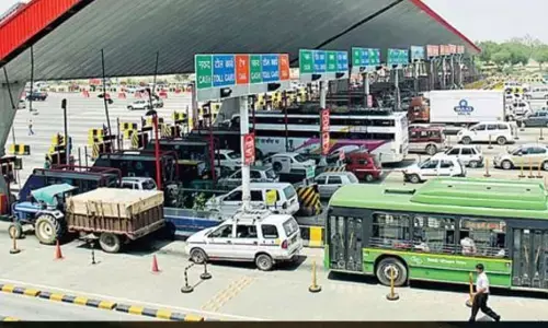 महाराष्ट्र में इलेक्ट्रिक वाहनों को टोल से मिली छूट, जानें क्या है सरकार की मंशा