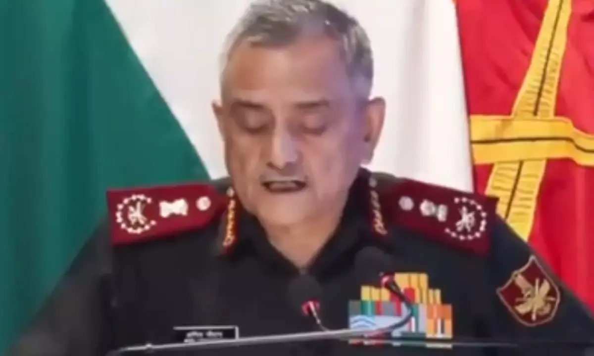 महू के आर्मी वॉर कॉलेज में रण संवाद को संबोधित करते सीडीएस अनिल चौहान