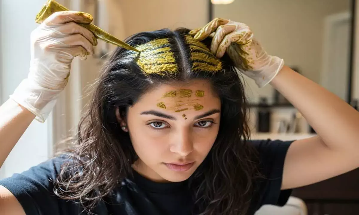 henna apply on hairs balon me mehndi lagane ka sahi tarika