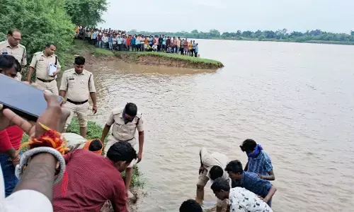 शव मिलने में गांव में फैली सनसनी