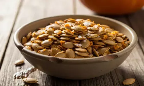 pumpkin seeds benefits kaddu ke beej ke fayde