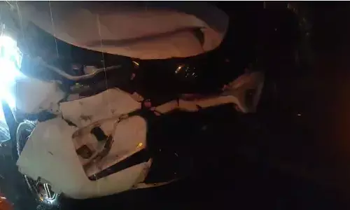 फरसगांव के NH-30 में विधायक और पूर्व विधायक के काफिले में चल रही तीन कारें आपस में टकरा गईं