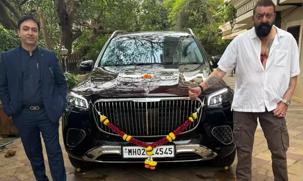 संजय दत्त ने खरीदी 4 करोड़ की ये दमदार SUV, फीचर्स ऐसे कि आप भी इसमें डूब जाएं संजय दत्त ने खरीदी 4 करोड़ की ये दमदार SUV, फीचर्स ऐसे कि आप भी इसमें डूब जाएं