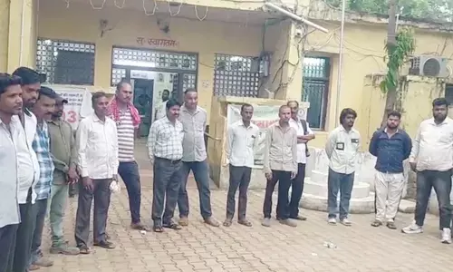 25 दिनों में 15 आरोपी गिरफ्तार, 8 चाकू सहित अन्य धारदार हथियार जब्त 25 दिनों में 15 आरोपी गिरफ्तार, 8 चाकू सहित अन्य धारदार हथियार जब्त