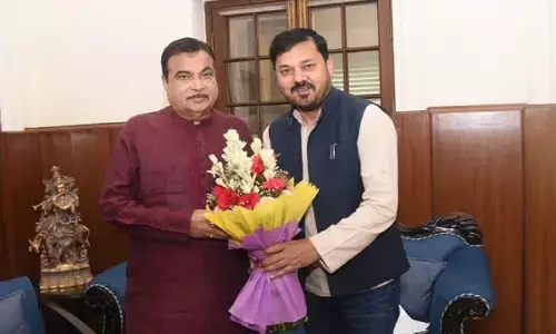 धरसींवा विधायक अनुज शर्मा ने दिल्ली प्रवास के दौरान केंद्रीय सड़क परिवहन एवं राजमार्ग मंत्री नितिन गडकरी से मुलाकात की।