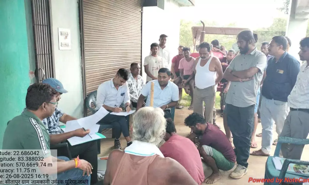 यूरिया की कालाबाजारी : व्यापारी के गोदाम से कृषि विभाग ने किया जब्त