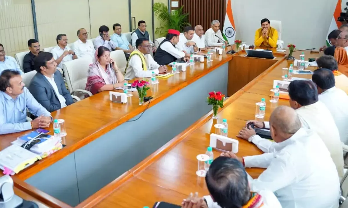 OBC आरक्षण पर श्रेय की जंग: AAP कांगेस ने सरकार को घेरा, सपा ने छेड़ा नया मुद्दा।