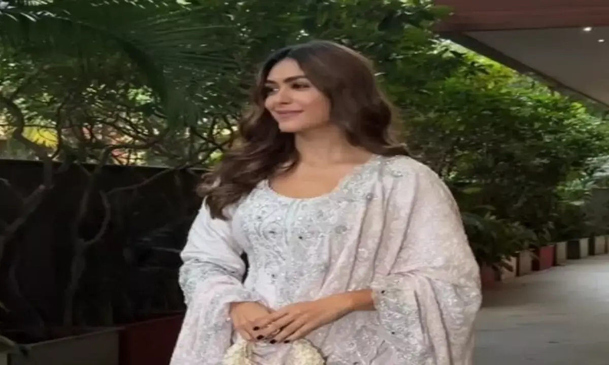 एक्ट्रेस मृणाल का सिंपल लुक