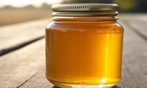 स्किन के लिए शहद लगाना बेहतरीन तरीका