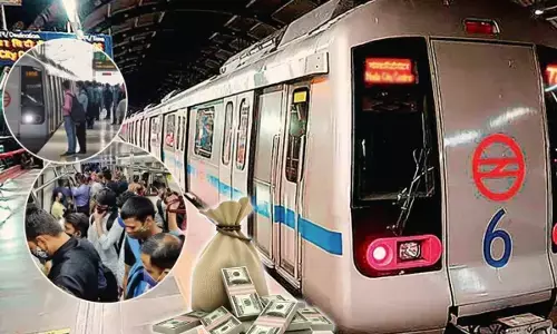 Woman Fall From Metro Station