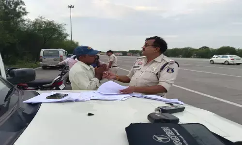 तीजा पर्व में वाहनों की चेकिंग के दौरान तिजाहीन बहनों से वसूली के आरोप में एसएसपी ने हिर्री थाना प्रभारी को सस्पेंड कर दिया है