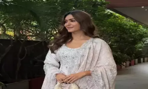 एक्ट्रेस मृणाल का सिंपल लुक