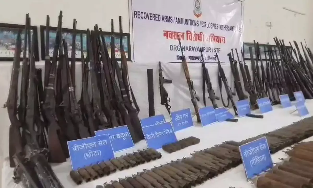 सुरक्षाबलों से जान बचाकर भागे नक्सली : भारी मात्रा में अत्याधुनिक हथियार और गोला-बारूद भी छोड़ गए, देखिए VIDEO